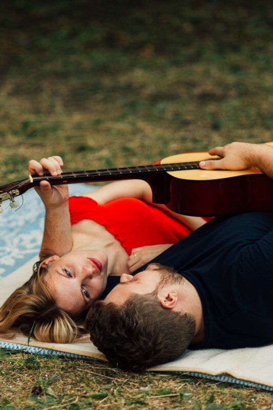 Couple-playing-classical-guitar-from-Gomlaza-Store